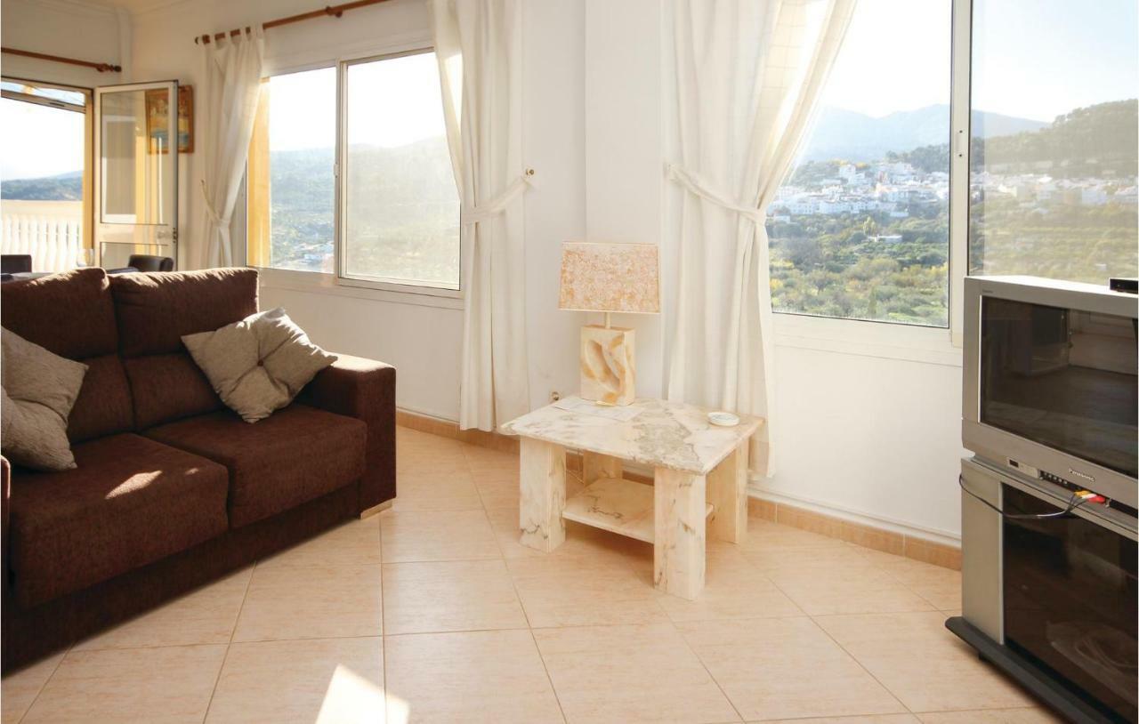 Awesome In With 3 Bedrooms, Wifi And Outdoor Swimming Pool Holiday home Monda