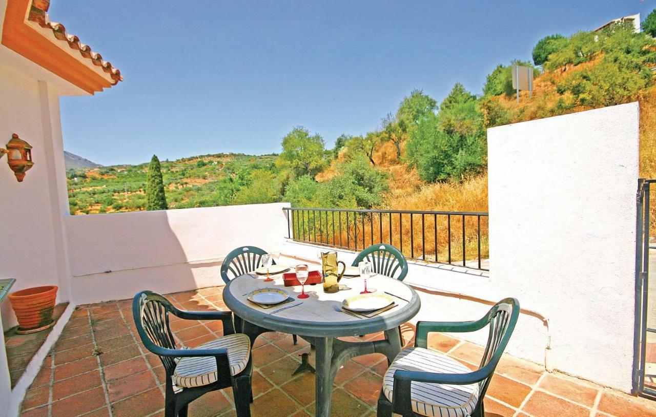 Awesome In With 3 Bedrooms, Wifi And Outdoor Swimming Pool