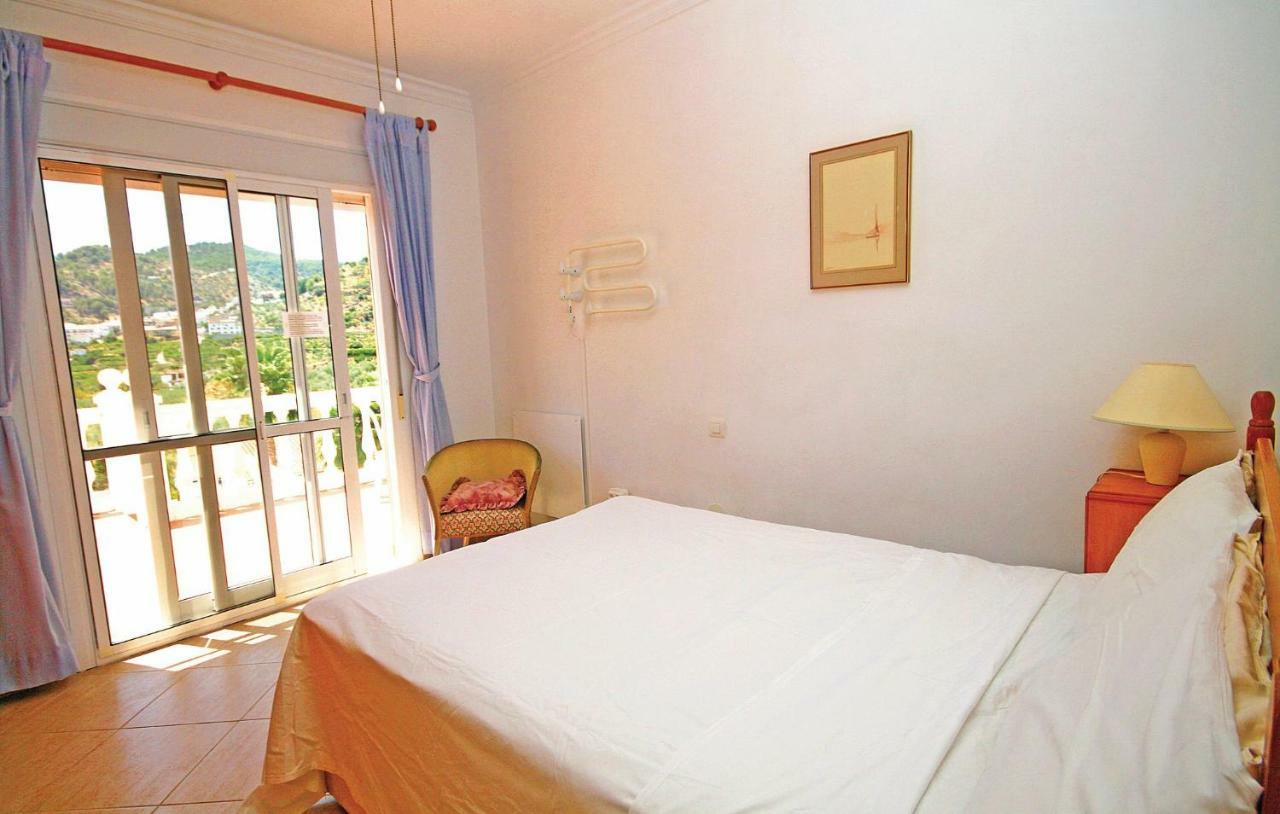 Awesome In With 3 Bedrooms, Wifi And Outdoor Swimming Pool *