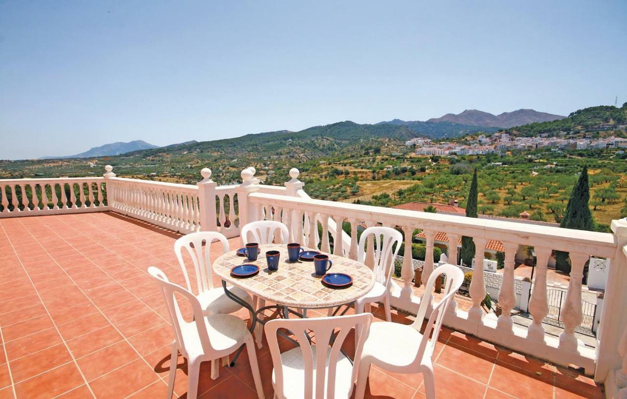 Awesome In With 3 Bedrooms, Wifi And Outdoor Swimming Pool Holiday home Monda