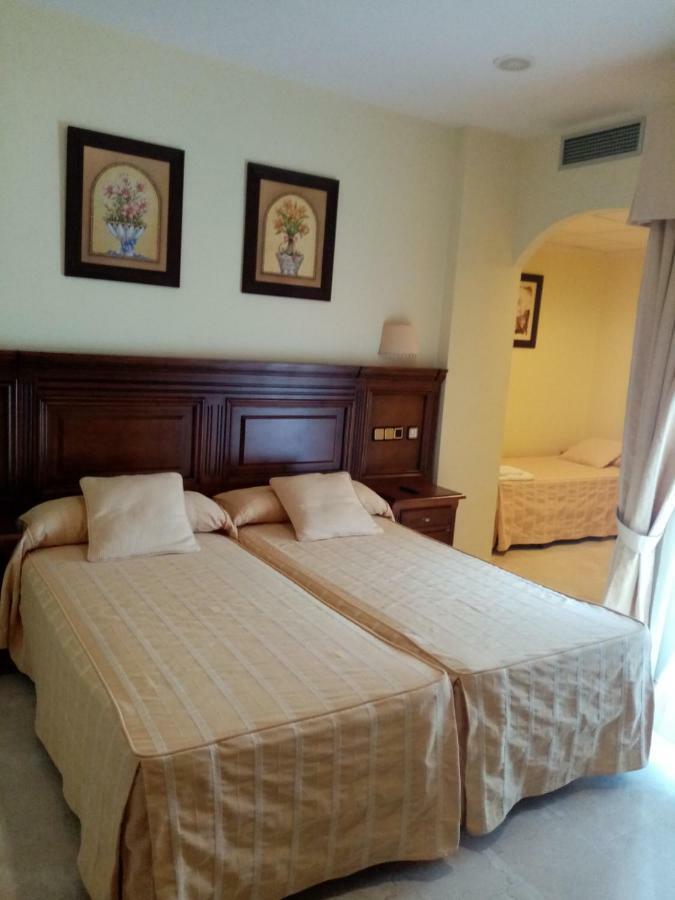 Don Carlos Hotel *