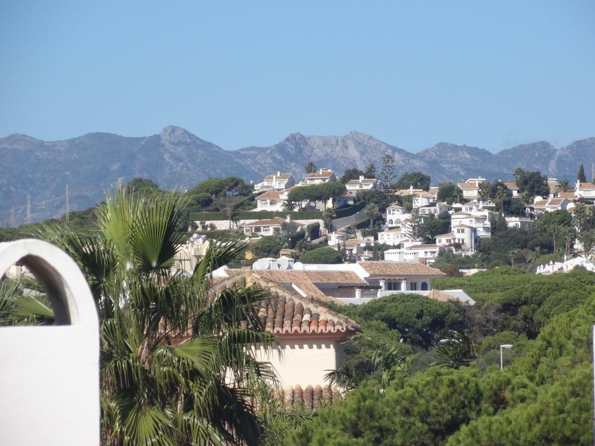 Beachfront Penthouse With Large Terrace And Breathtaking Sea Views Close To Marbella Spain Apartamento