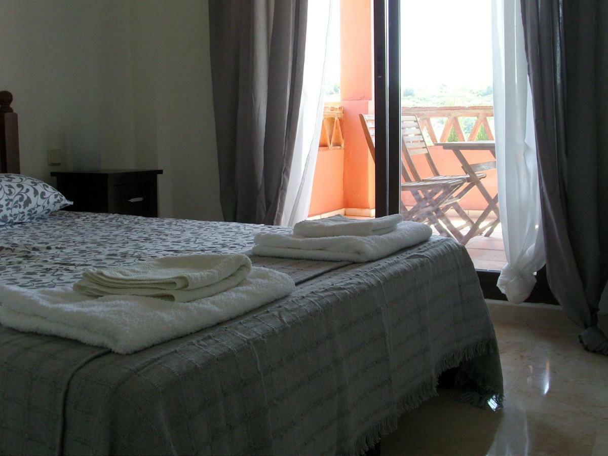 Apartamento Del Golf Dona Julia Y Cortesin Apartment *