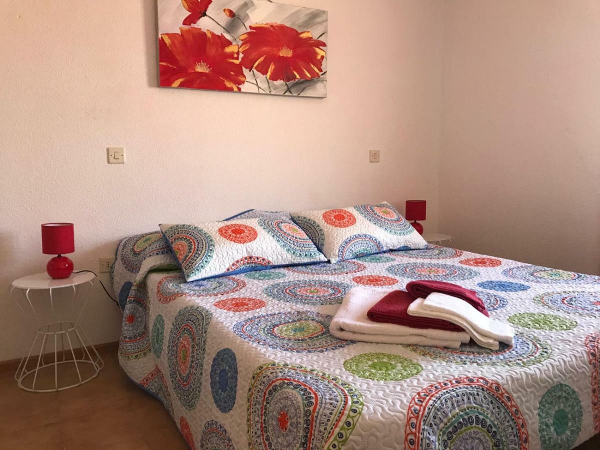 Сasa de vacaciones La Palmera1 Casa Al Primer Piso Con 2 - Two Bedroom House On The First Floor --- La Palmera 2 Casa En Planta Baja Con 1 Dormitorio, One Bedroom House On The Ground Floor *