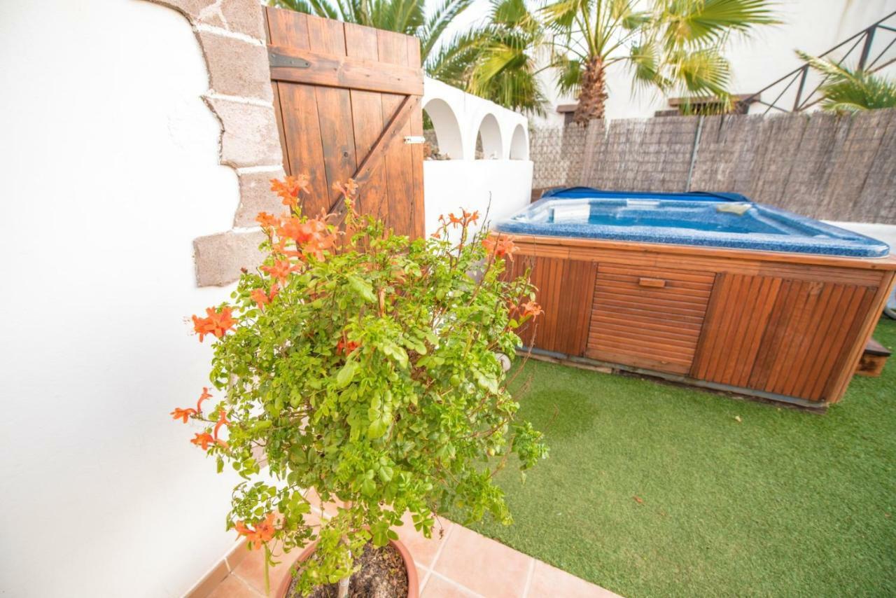 Villa Villatommy Heated Pool, Hottub, Fast Wifi