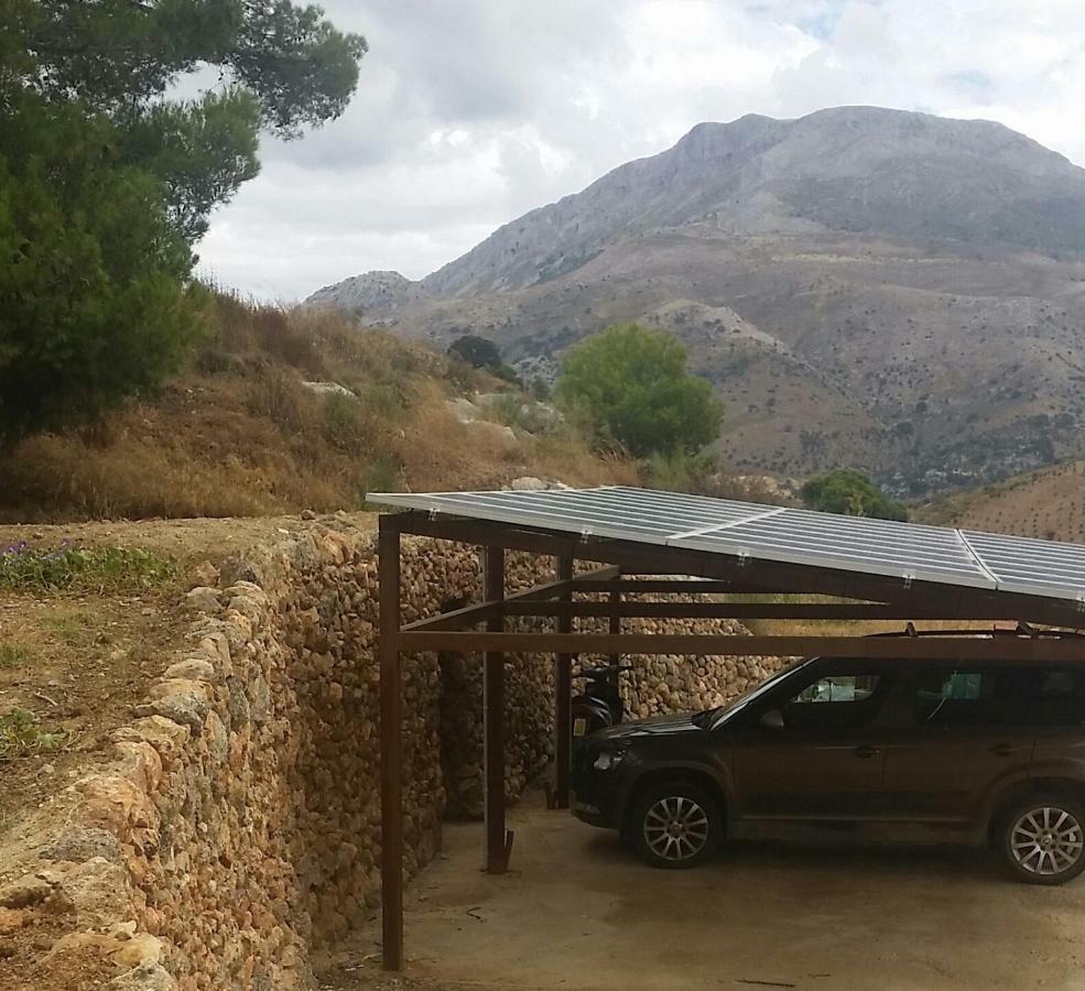 Country house Morenas Yunquera