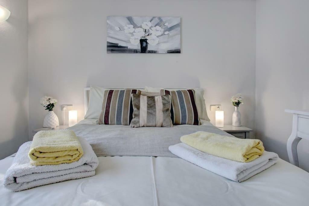 Calahonda 2 Bedroom House With Air Con Сasa de vacaciones Sitio de Calahonda