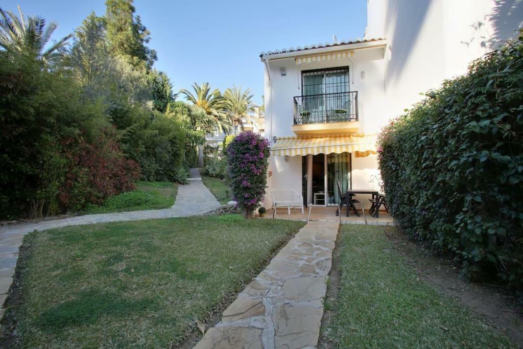 Calahonda 2 Bedroom House With Air Con Сasa de vacaciones Sitio de Calahonda