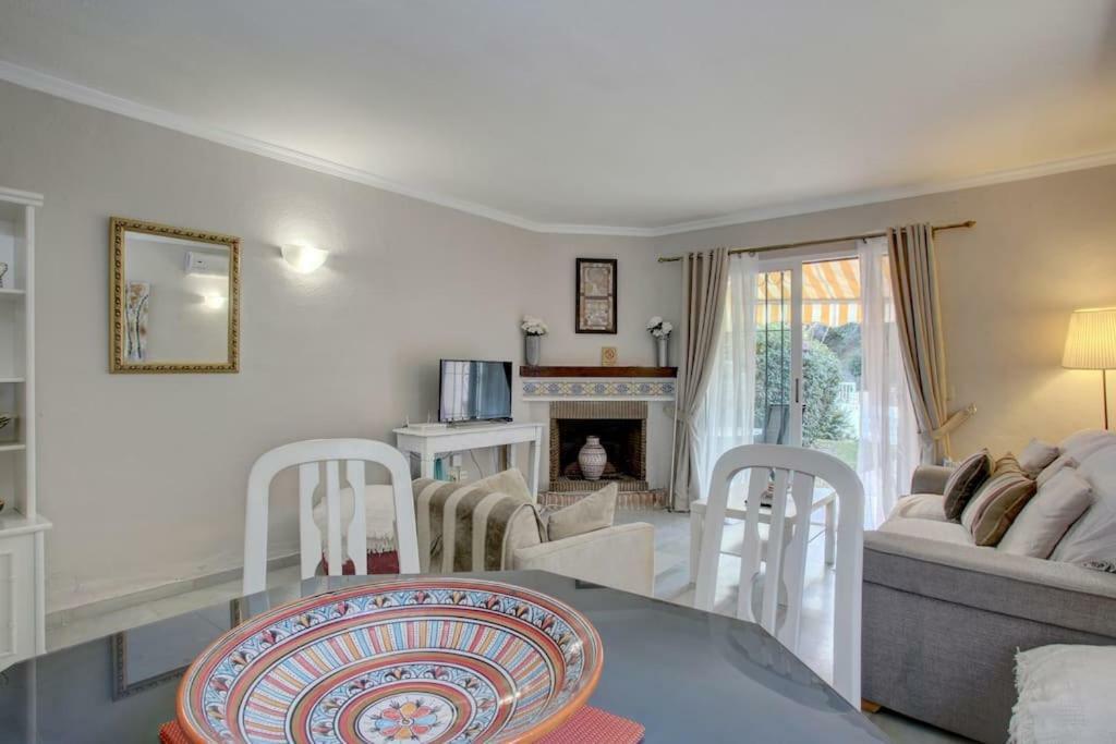 Calahonda 2 Bedroom House With Air Con *