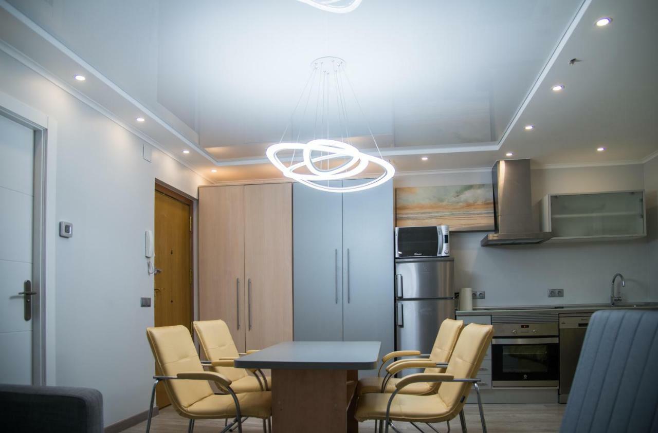Camp Nou, Europa Fira - Modern Two-bedroom With Heating