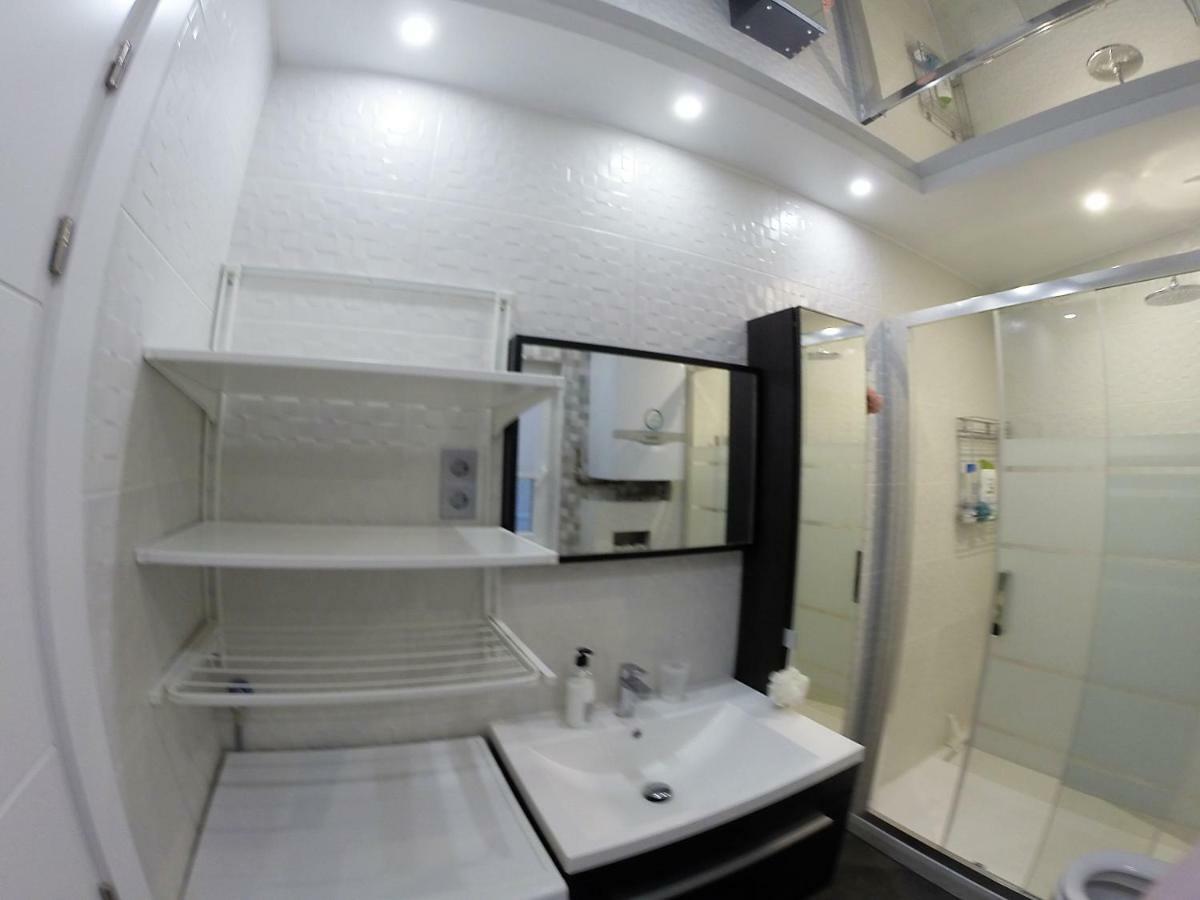 Camp Nou, Europa Fira - Modern Two-bedroom With Heating