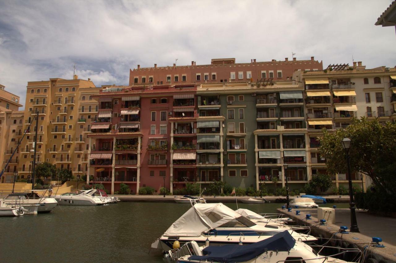 First Line Apartment *
