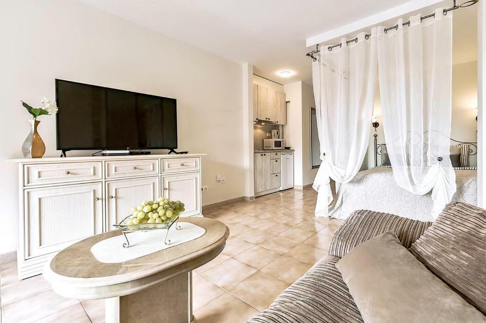In Cristianos Ocean View Apartment