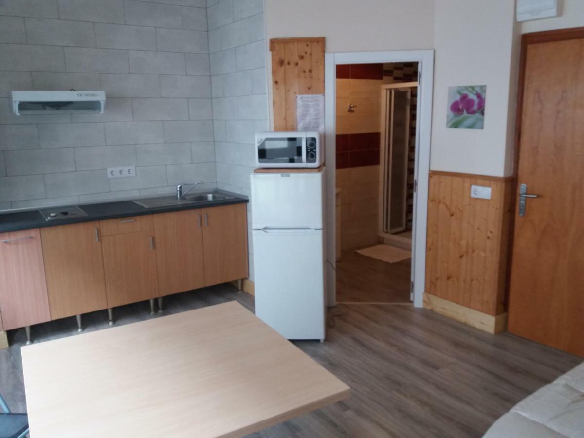 Rosesapparts Estudios & Parking Apartment *