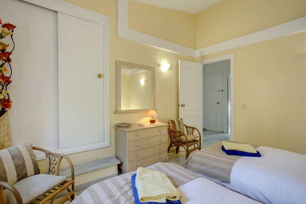Calahonda 2 Bedroom House With Air Con *