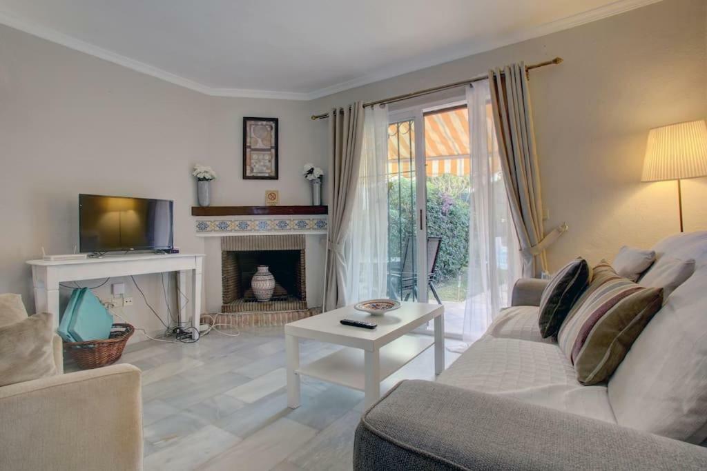 Calahonda 2 Bedroom House With Air Con *