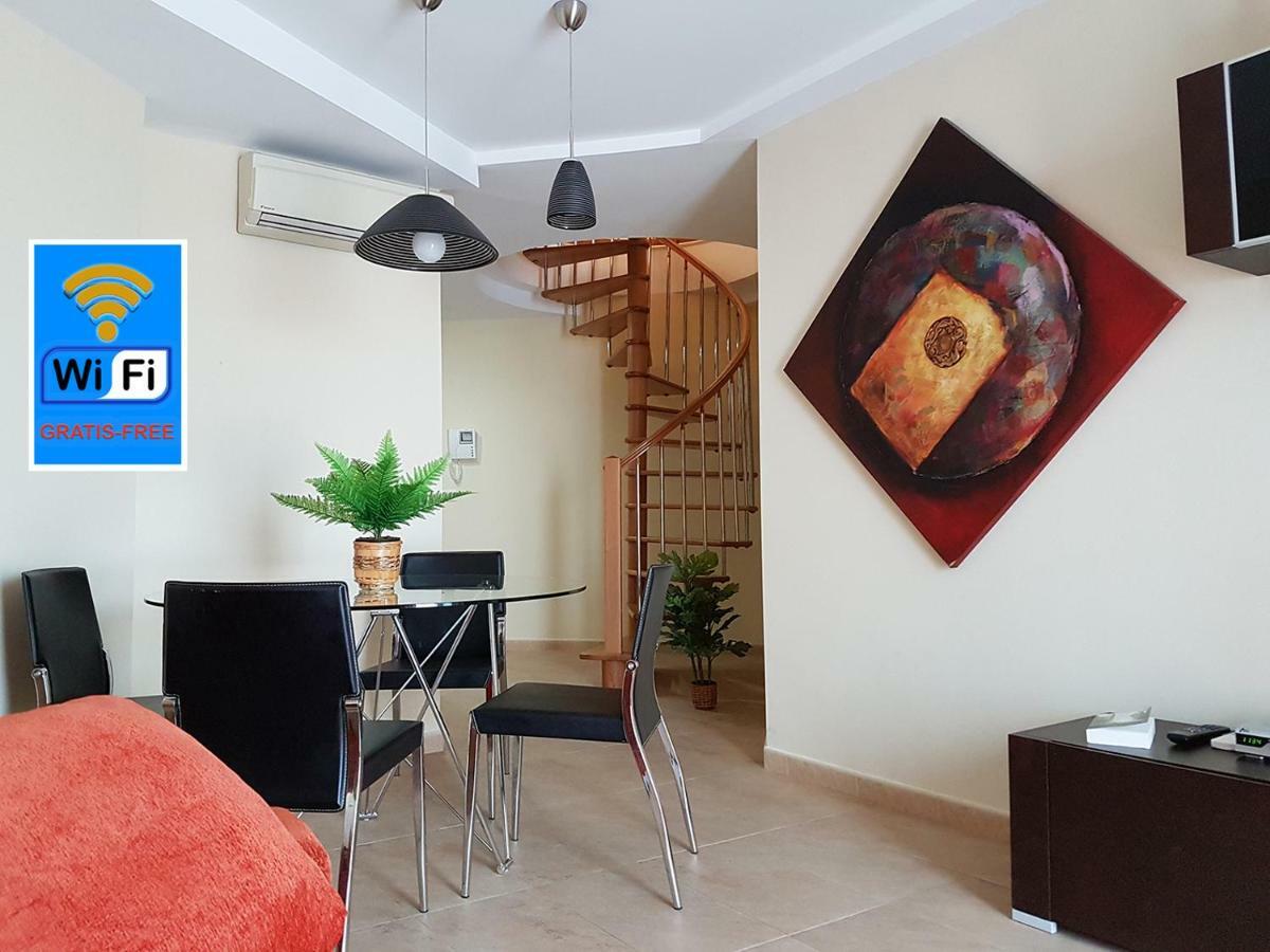 Bonito Atico Con Aire Acondicionado,piscina Comunitaria, Parking Y Wifi Apartamento *