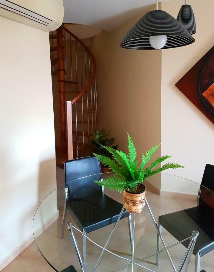 Bonito Atico Con Aire Acondicionado,piscina Comunitaria, Parking Y Wifi