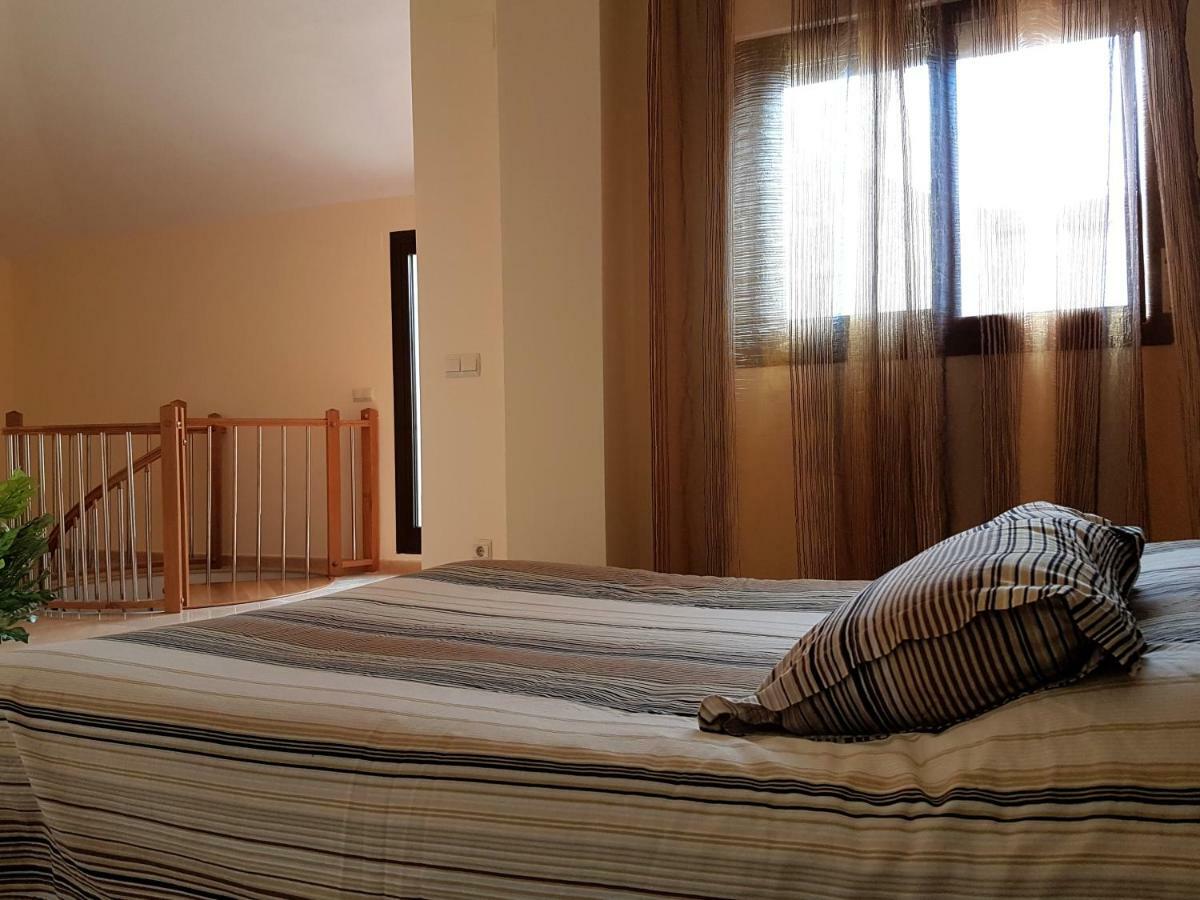 Bonito Atico Con Aire Acondicionado,piscina Comunitaria, Parking Y Wifi