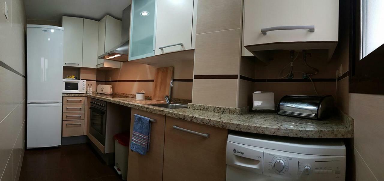 Apartamento Bonito Atico Con Aire Acondicionado,piscina Comunitaria, Parking Y Wifi *