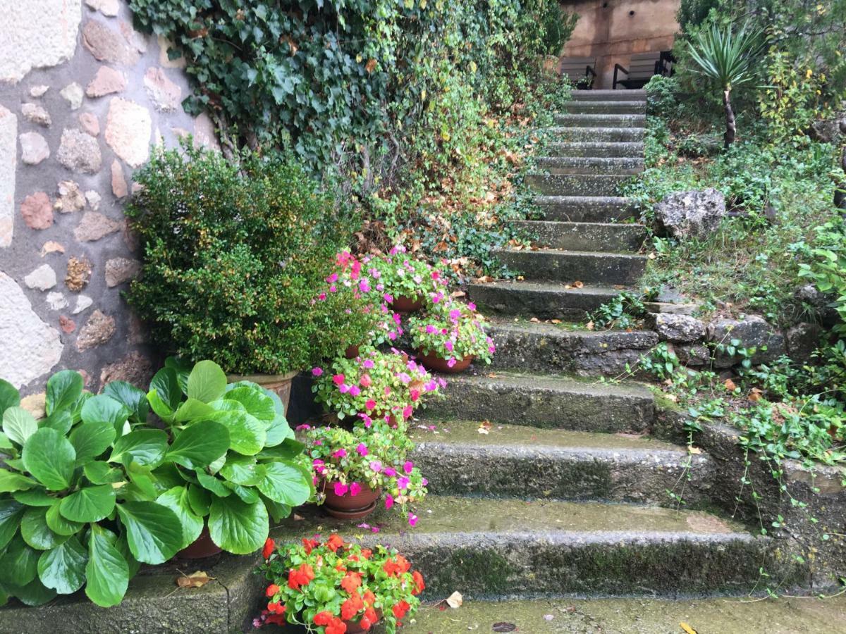 Castell De Guardiola Bed & Breakfast 3*