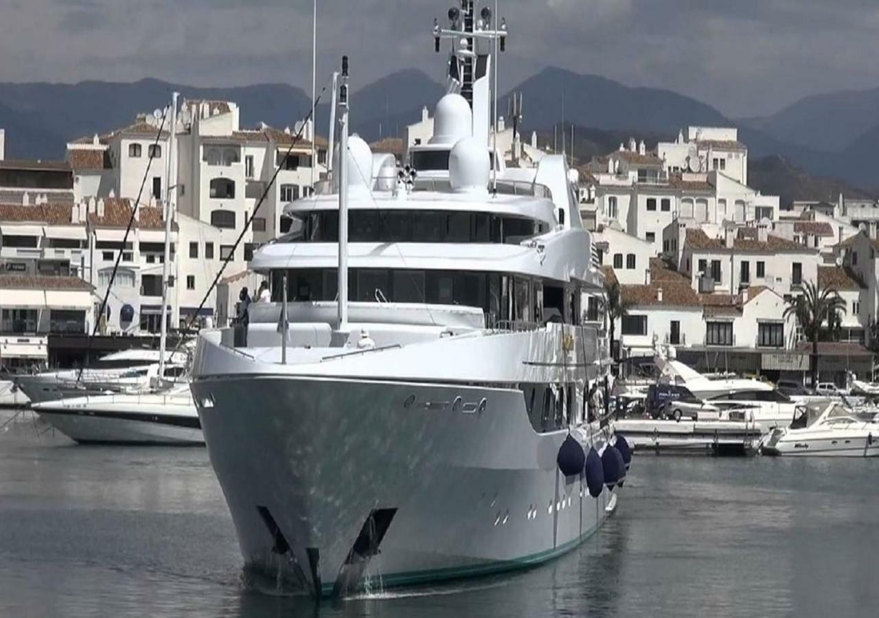 Beachfront Luxury Apartment, Puerto Banús, Apartamento Marbella