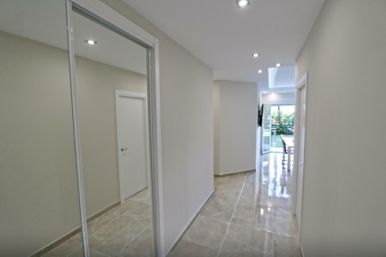Beachfront Luxury Apartment, Puerto Banús, * Marbella