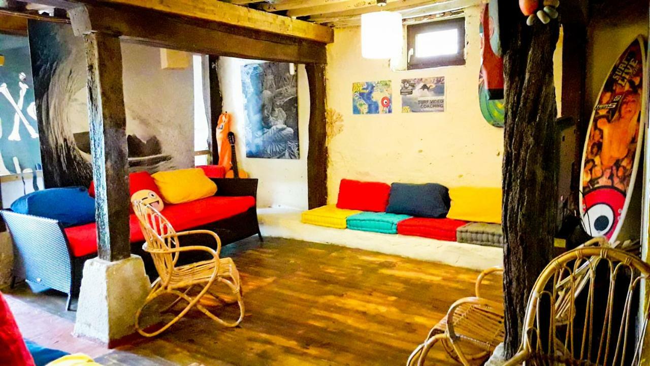 Surftolive House Hostal *