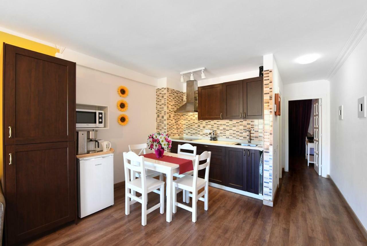 Las Americas Front Line Ocean Apartment *