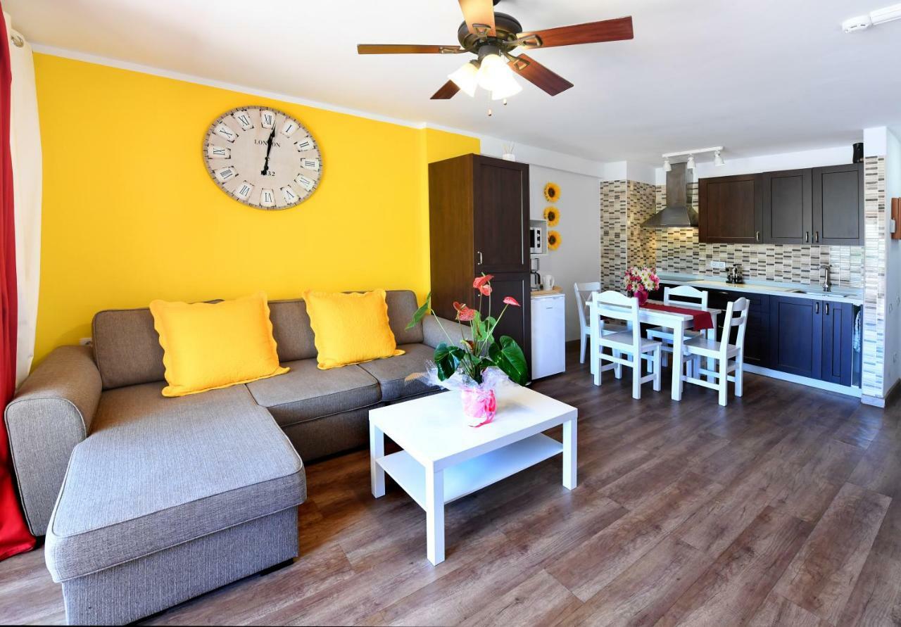 Las Americas Front Line Ocean Apartment *