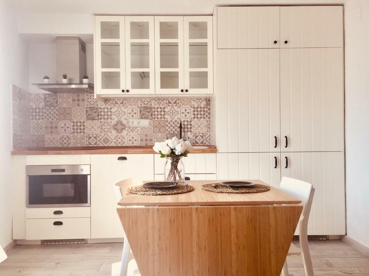 Beautiful Stylish @ Center Apartment