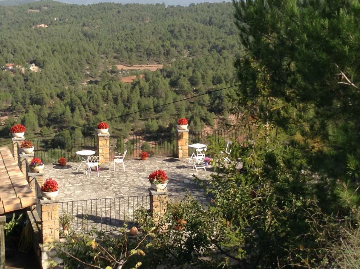 Castell De Guardiola Bed & Breakfast 3*