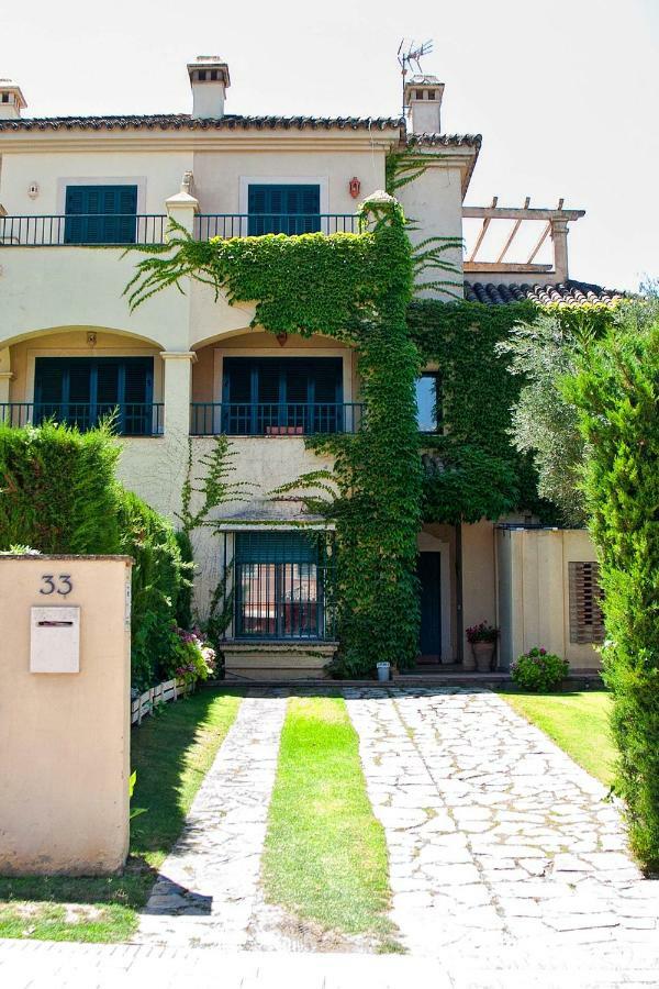 Villa The Fairway Vista, Your Luxury Retreat With A Quiet Pool Pueblo Nuevo de Guadiaro