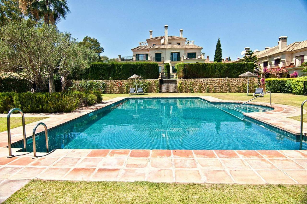 The Fairway Vista, Your Luxury Retreat With A Quiet Pool *