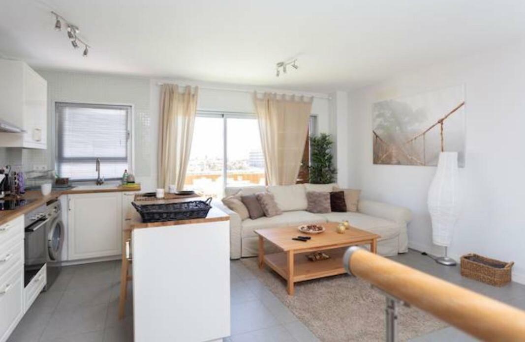 Apartment Sea View In With Pool & Private Parking Space