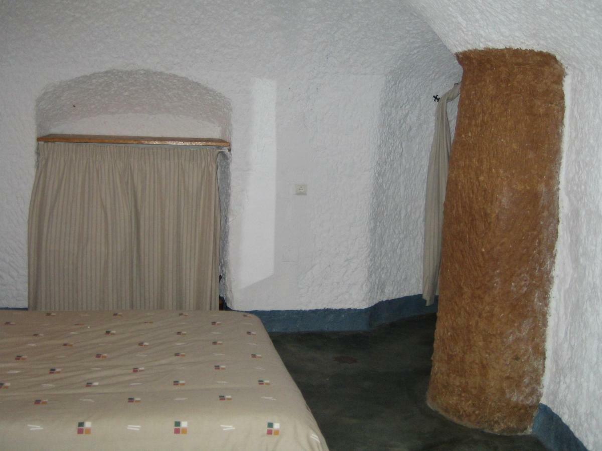 Casa Cueva Lopera * Graena