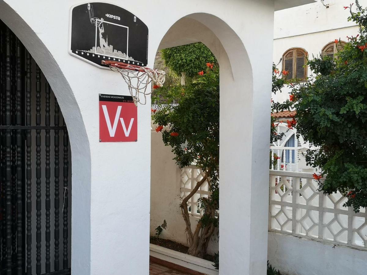 La Palmera1 Casa Al Primer Piso Con 2 - Two Bedroom House On The First Floor --- La Palmera 2 Casa En Planta Baja Con 1 Dormitorio, One Bedroom House On The Ground Floor *