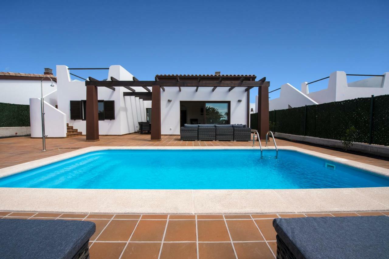 5 Star Luxury Villa, Private Heated Pool, Golf & Sea Views. *