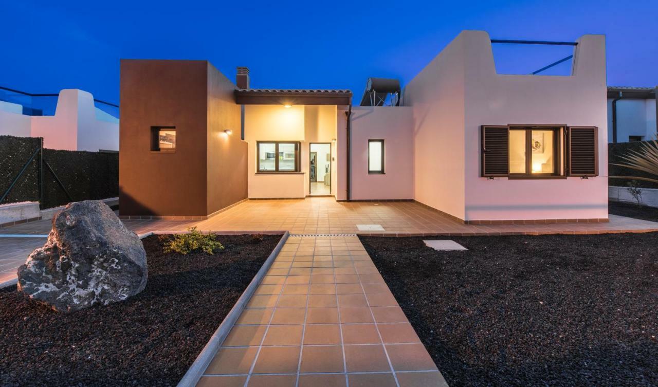5 Star Luxury Villa, Private Heated Pool, Golf & Sea Views. Caleta De Fuste