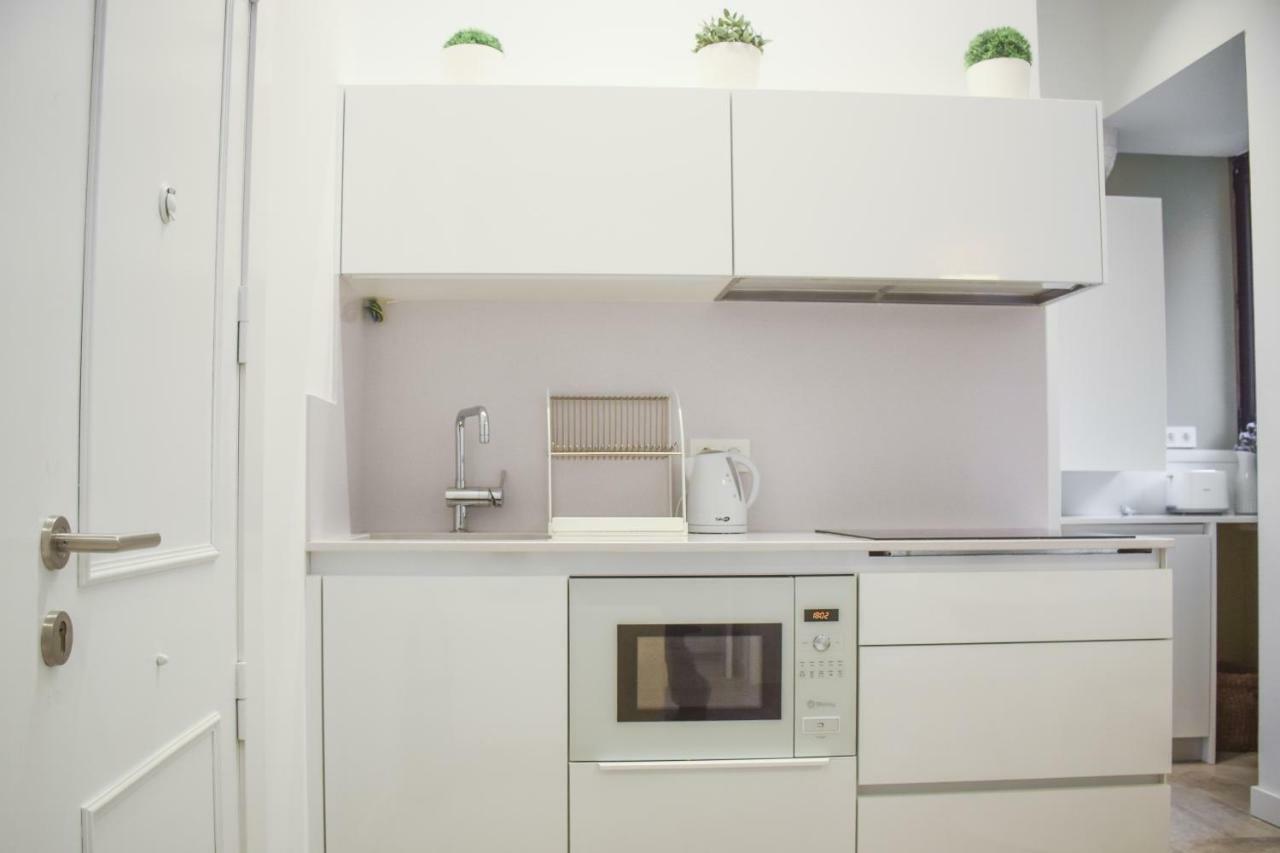 San Sebastian's Historic Street! Modern Apartment *