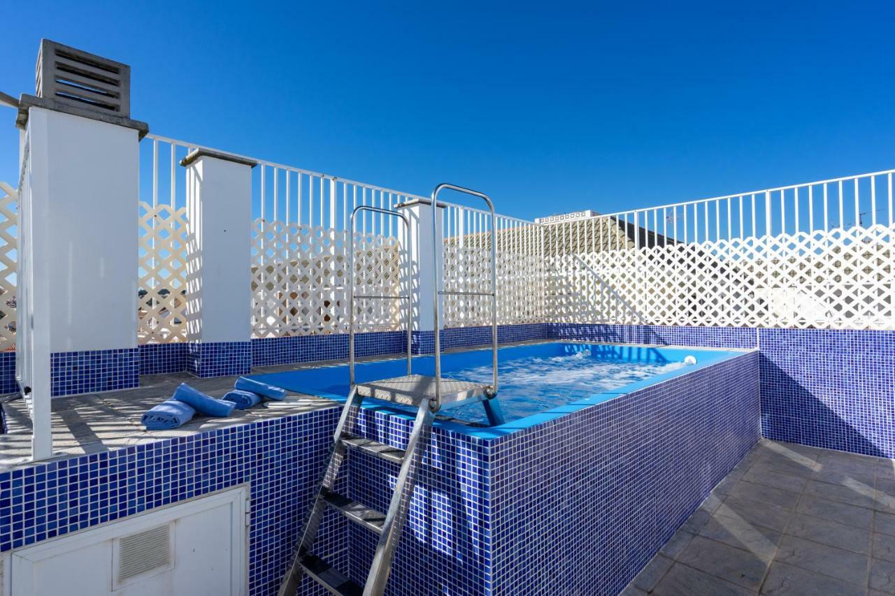 Pool Penthouse In By Costarentals - Ref 19