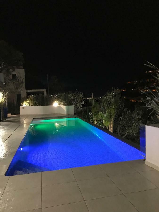 Apartment Castell Blau Roses