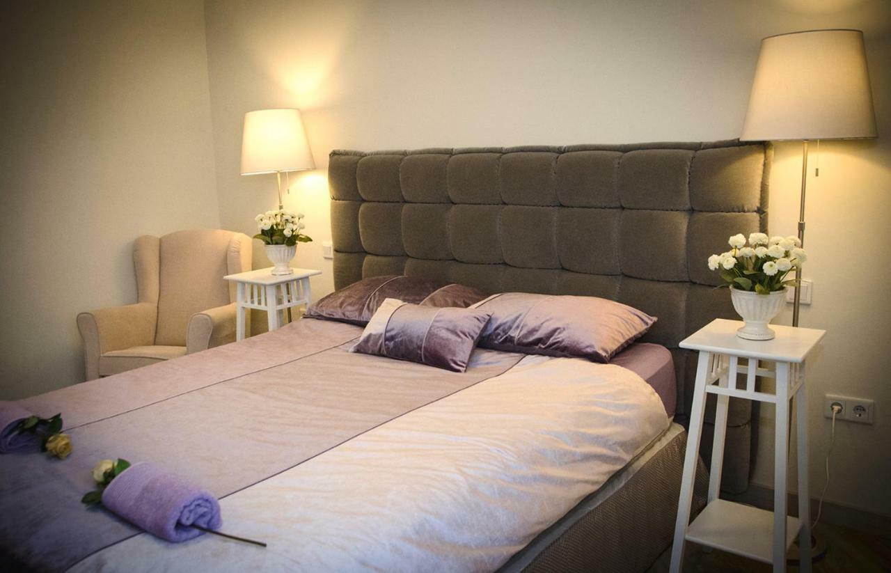 Apartment Luxury 2-bed With Big Terrace In With Outdoor Pools In Calahonda *