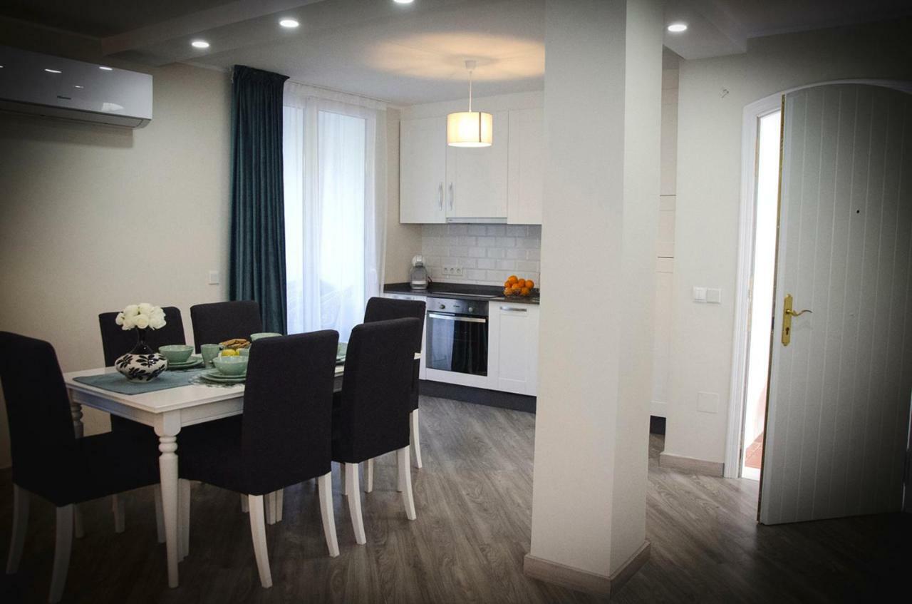 Apartment Luxury 2-bed With Big Terrace In With Outdoor Pools In Calahonda Sitio de Calahonda