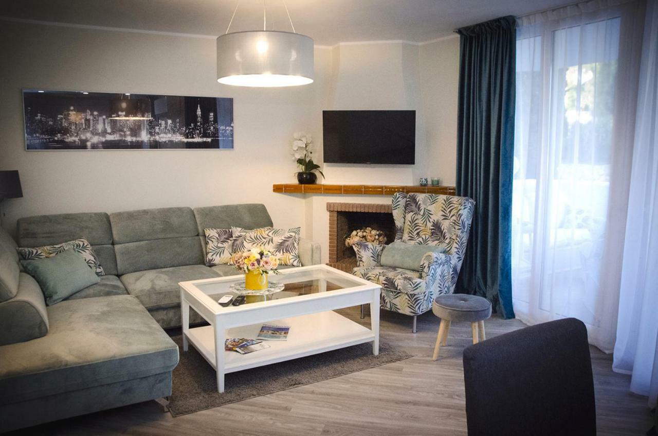 Apartment Luxury 2-bed With Big Terrace In With Outdoor Pools In Calahonda *