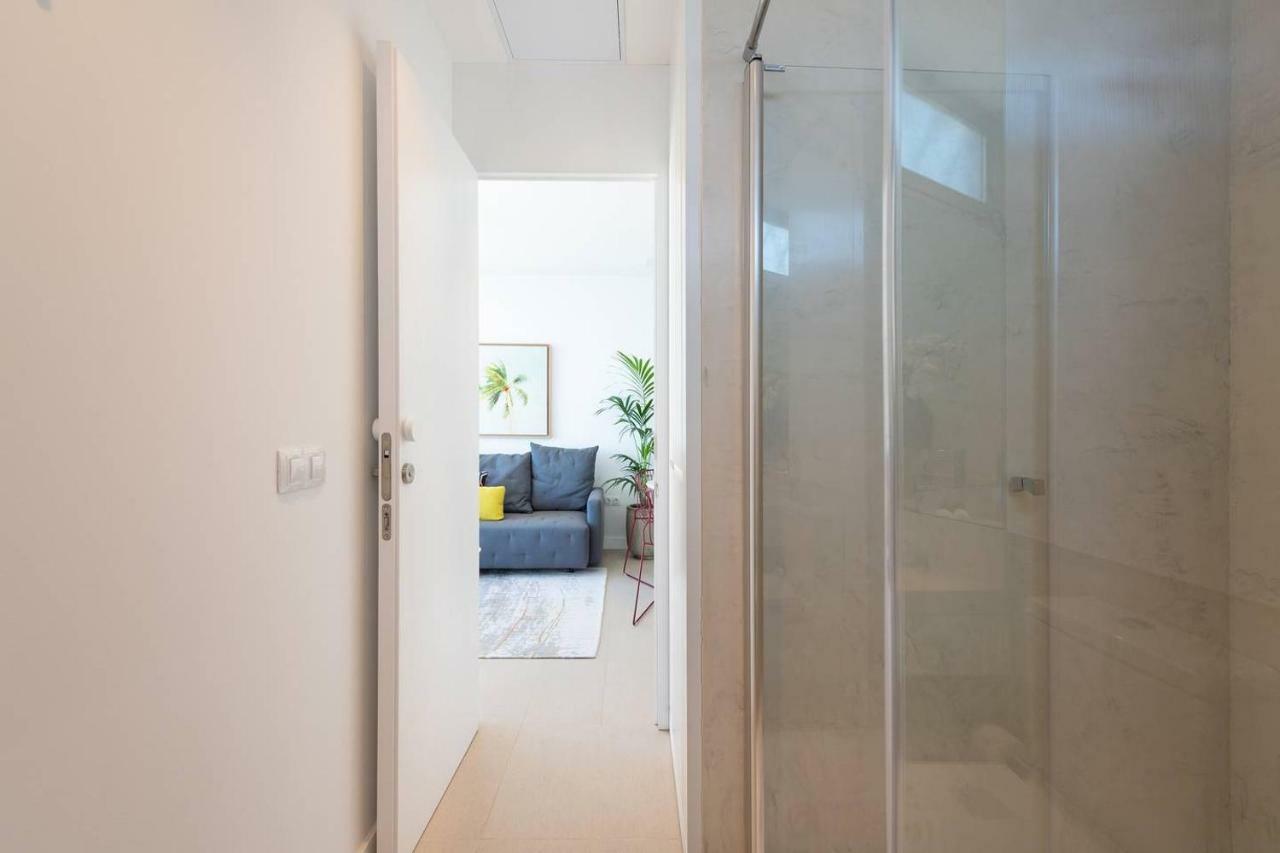 Sleep By The Sea - Las Canteras *