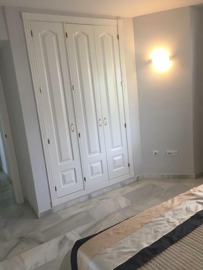 Apartment Beautiful 2 Bedroom @ Puerto Banus!