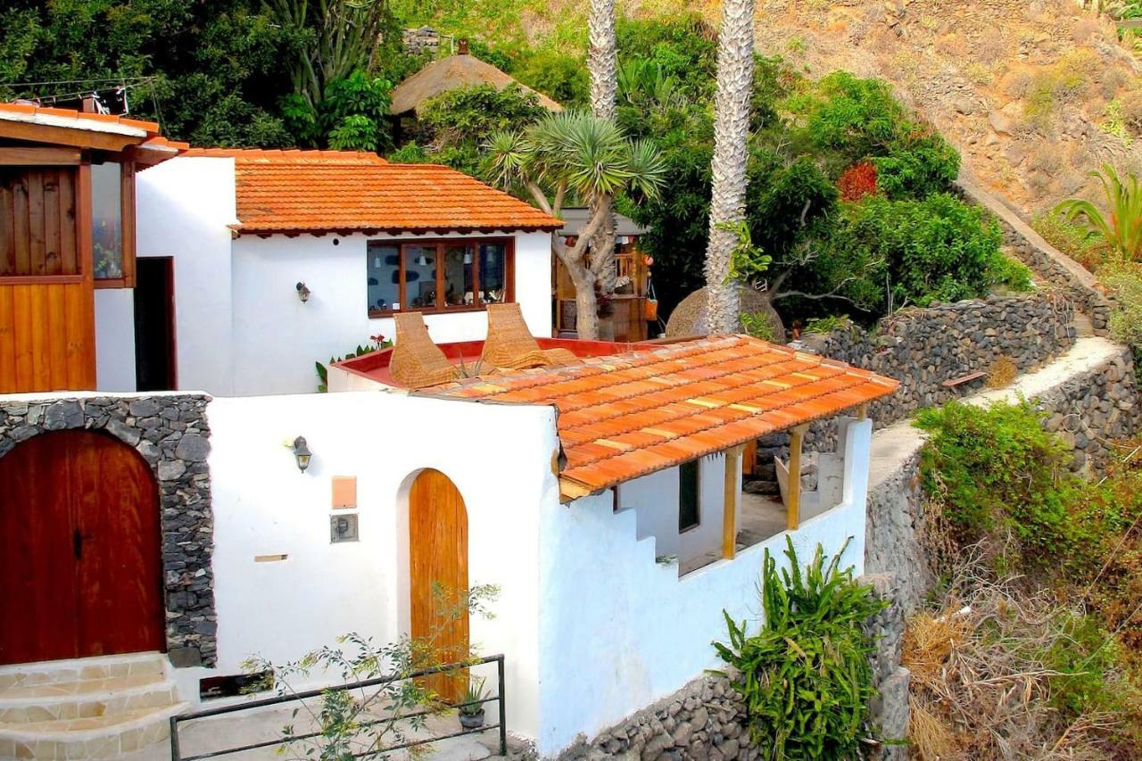 With Ocean View Villa Agulo