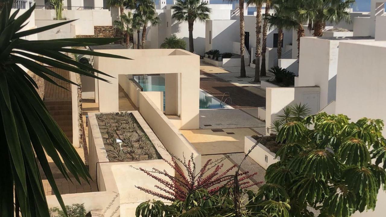 Monika Playa Macenas *