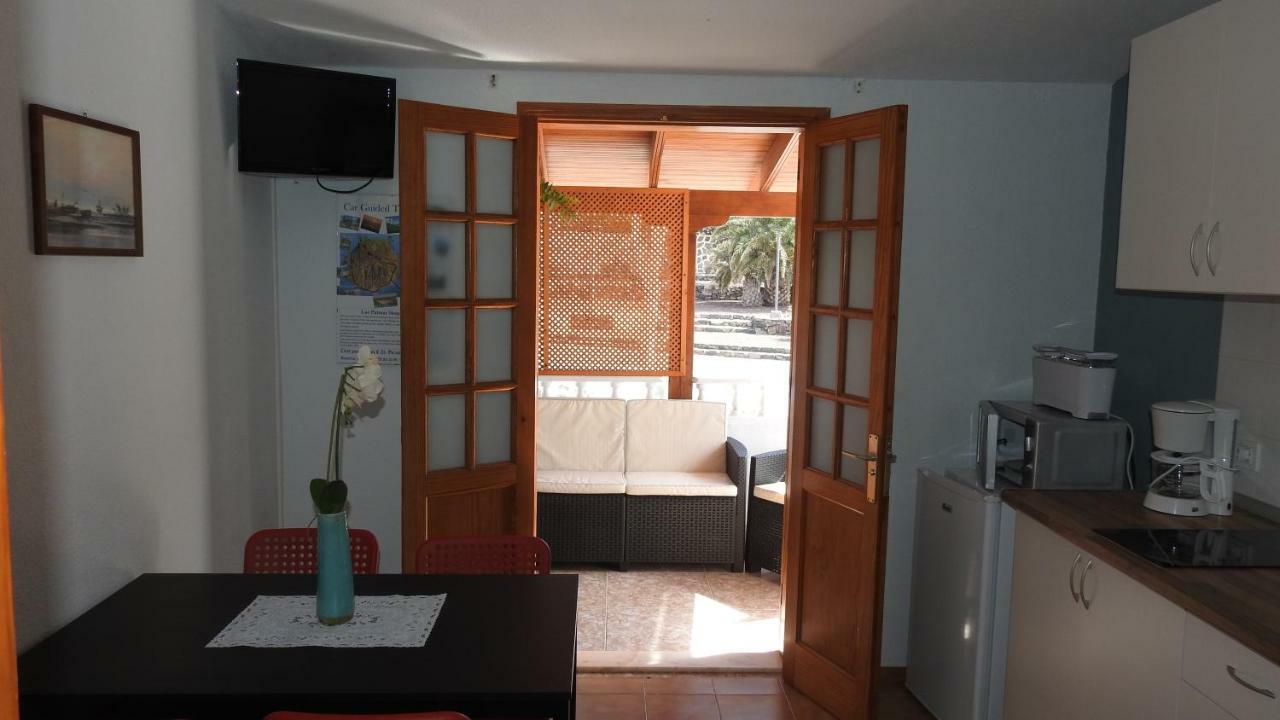 La Palmera1 Casa Al Primer Piso Con 2 - Two Bedroom House On The First Floor --- La Palmera 2 Casa En Planta Baja Con 1 Dormitorio, One Bedroom House On The Ground Floor *